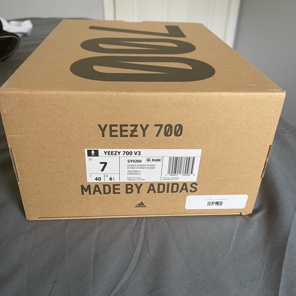 Yeezy 700 V3 kyanite - Picture 1 of 10